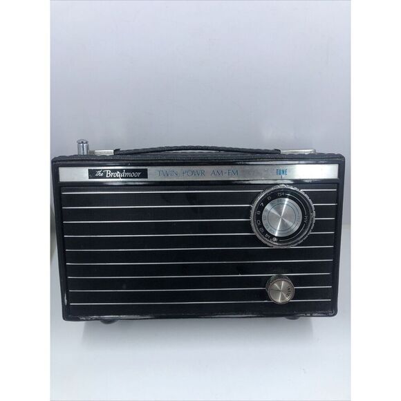 Broadmoor RadioModel P206 for parts/ display. Nostalgic. Not Working. Rare
